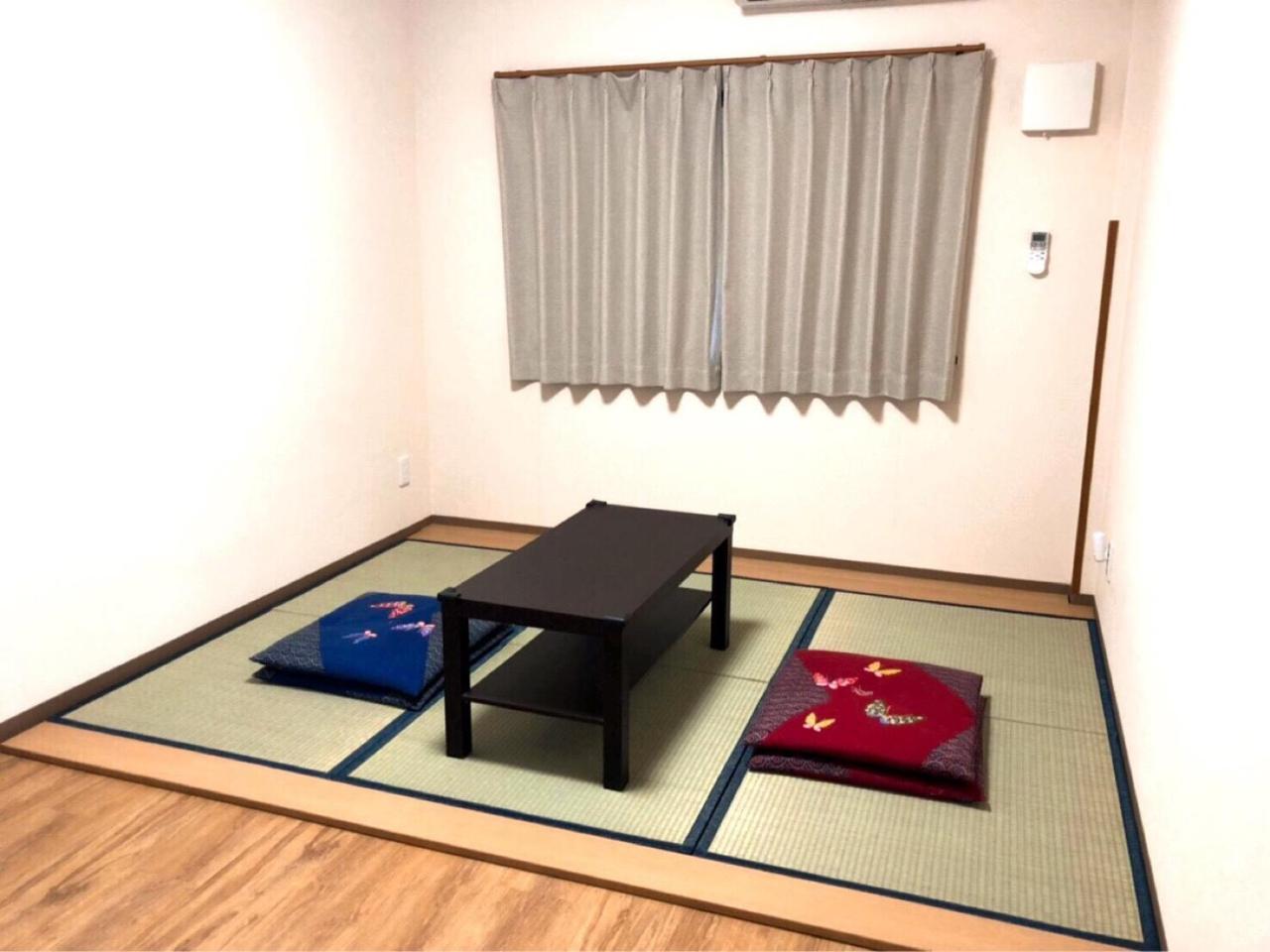Mikawa House Osaka Castle Hotel Buitenkant foto